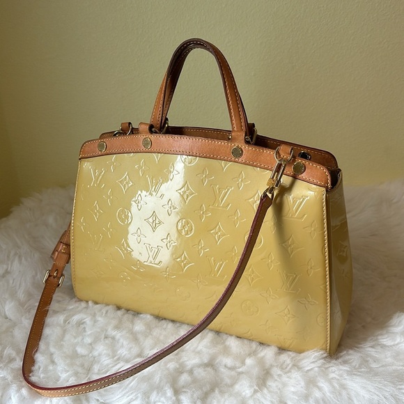 💯Authentic LOUIS VUITTON 
Vernis Brea MM Blanc Corail  Handbag🍀 - Picture 3 of 17